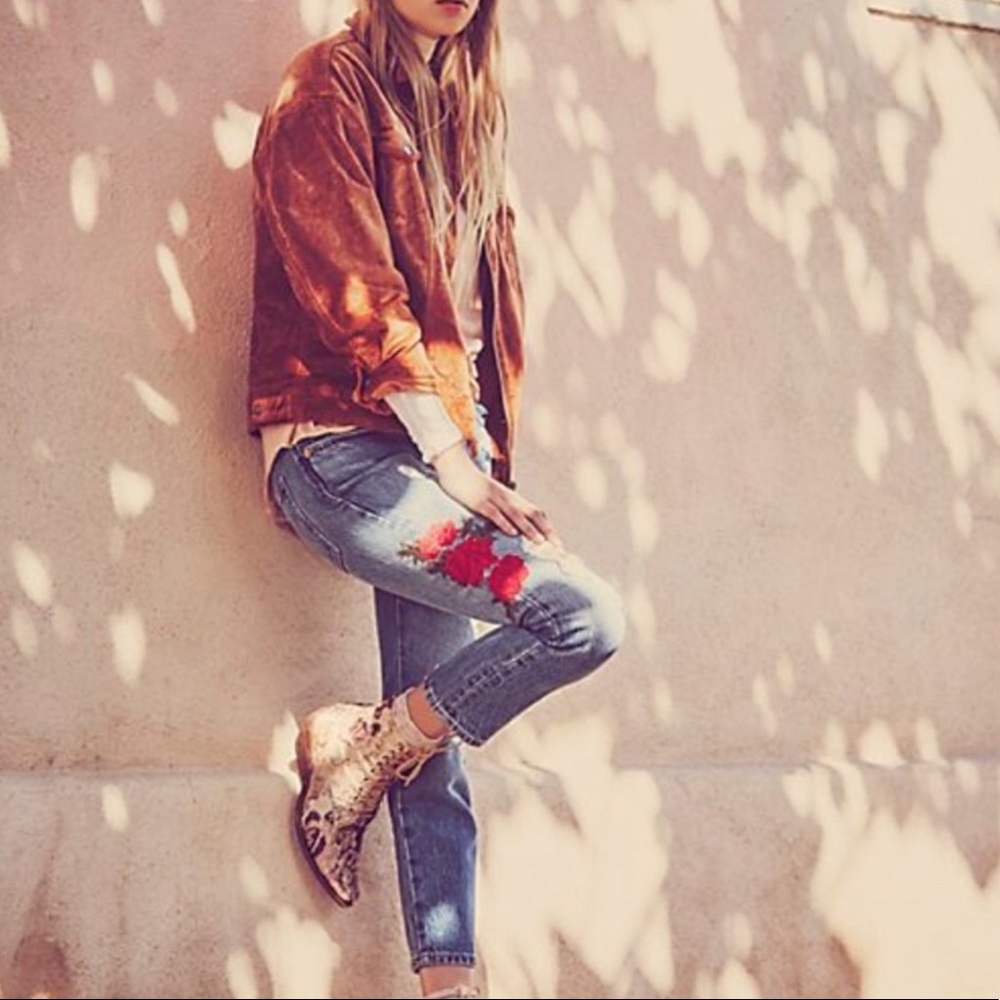 🍃💕Original 501 Buttonfly Embroidered Levis Denim